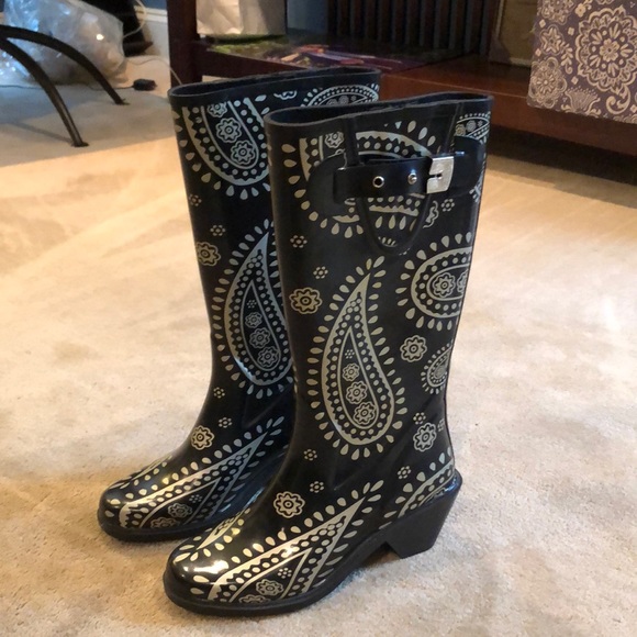 Women’s rain boots - Picture 1 of 3
